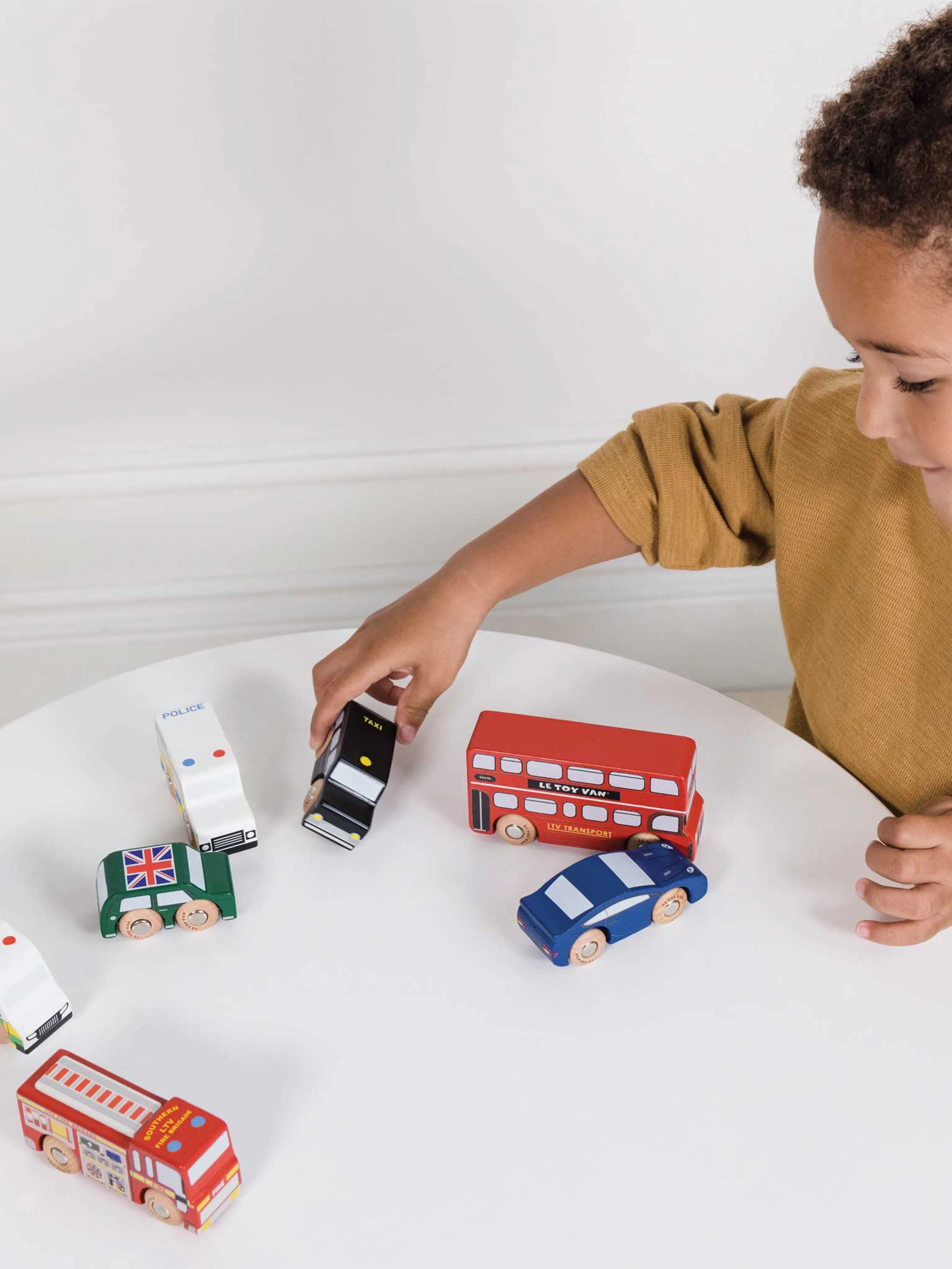 Le Toy Van London Toy Car Set-7 Piece (10 x 3 x 5cm)