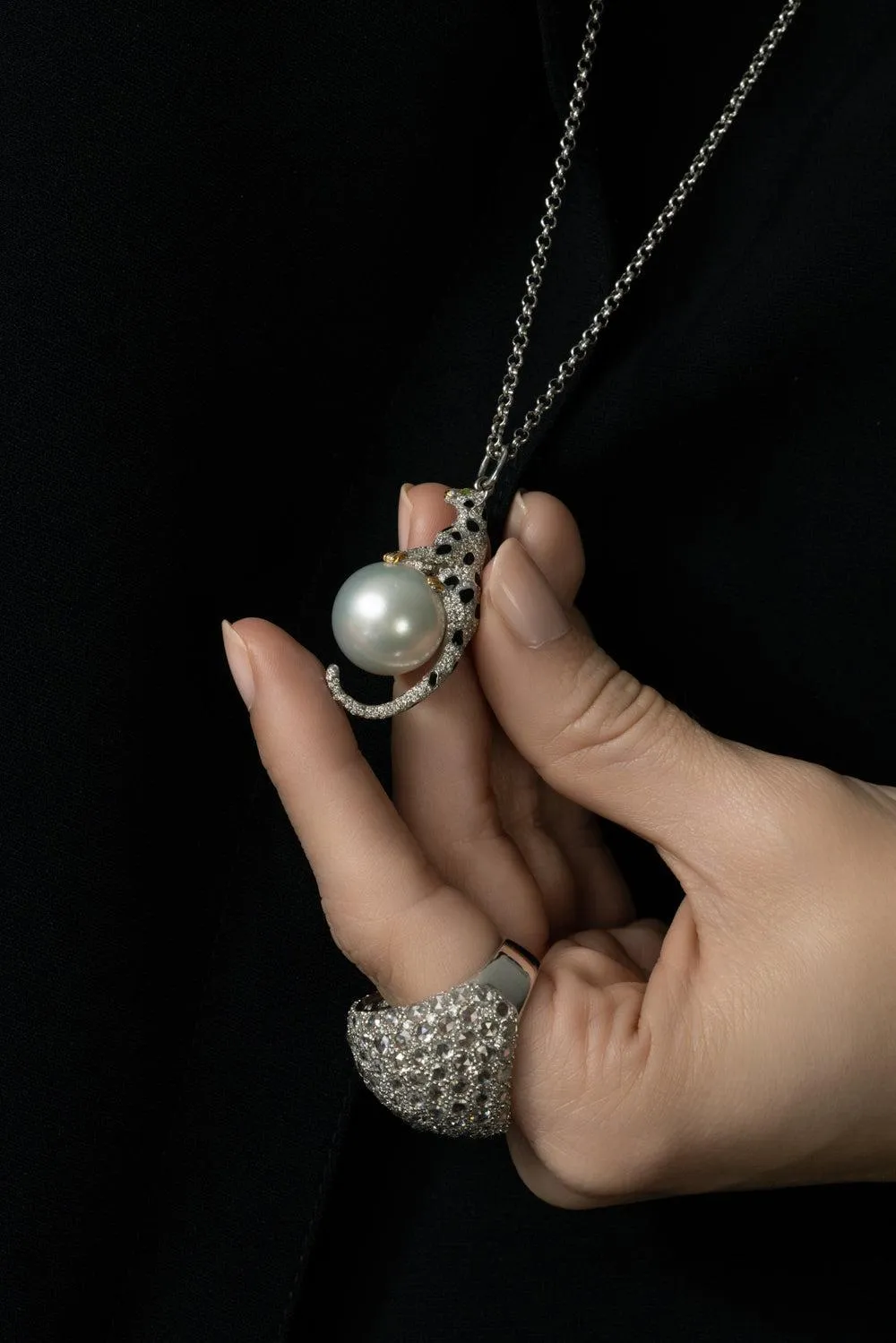 Leopard Hanging Pearl Necklace