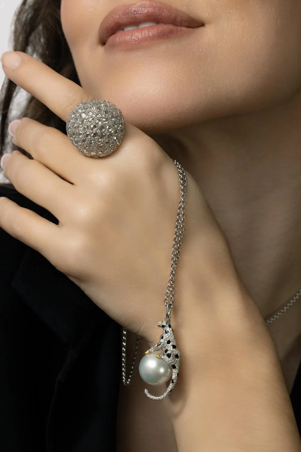 Leopard Hanging Pearl Necklace