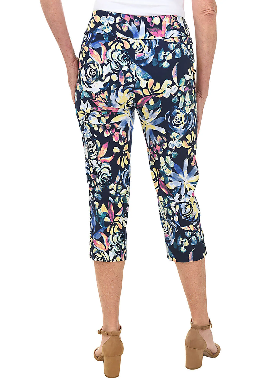 Petite Rose Petals Pull-On Crop Pant
