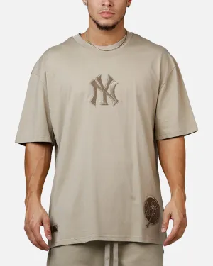 Pro Standard New York Yankees Wingspan T-Shirt Taupe