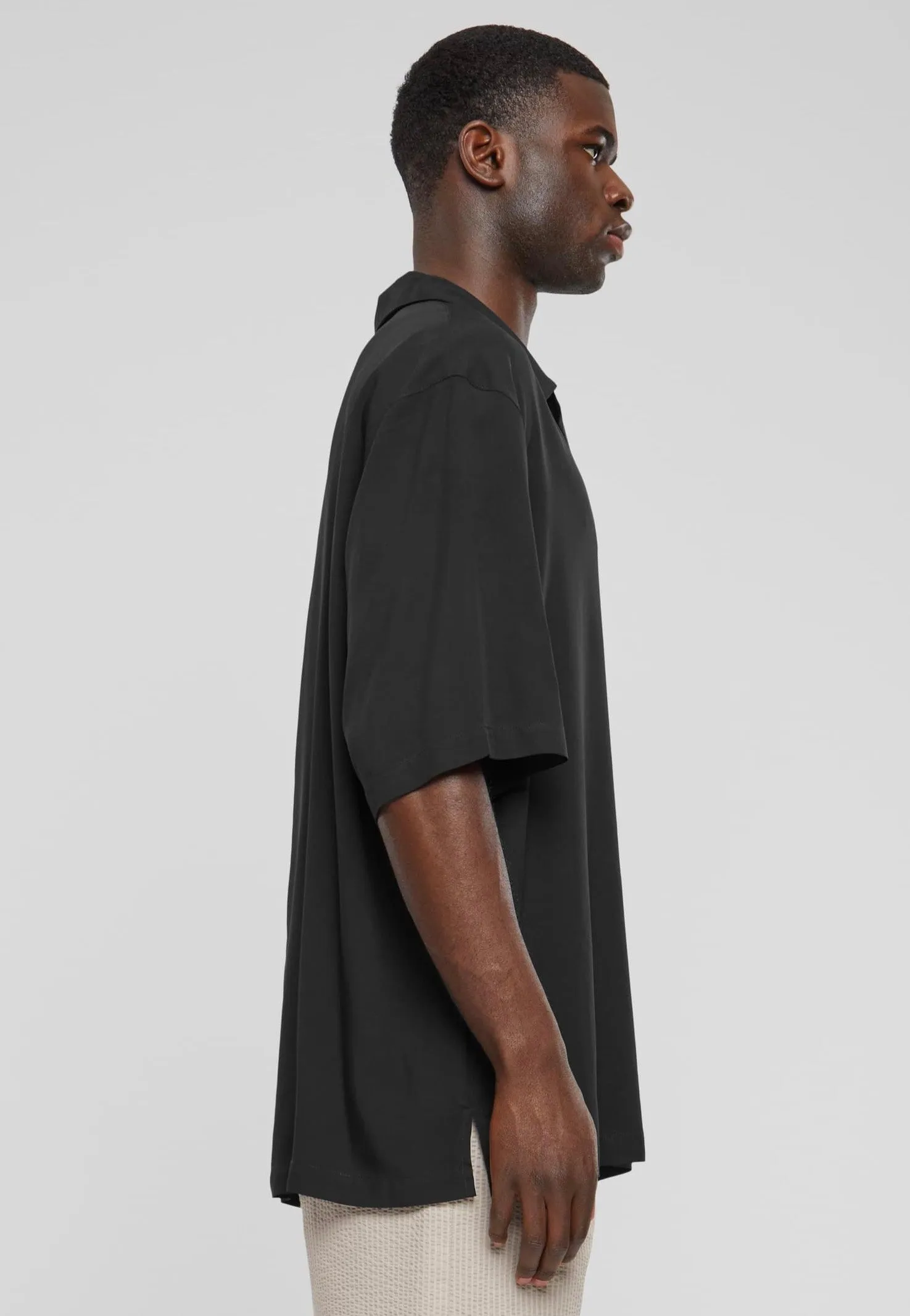 Urban Classics - Loose Viscose Black - Shirt